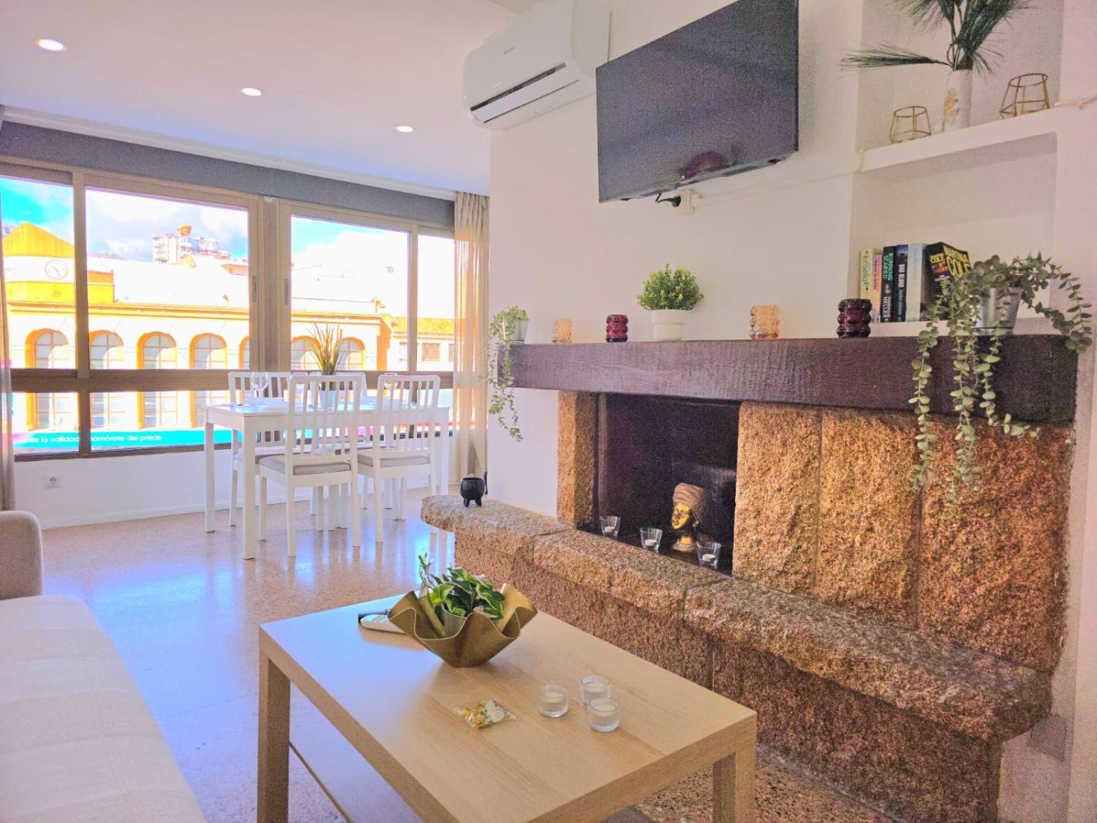 Nogalera Rainbow 2-Bedroom Apartment, Pool And Parking By Namaste Elite ตอร์เรโมลิโนส ภายนอก รูปภาพ